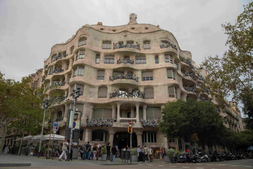 „Este un sit de patrimoniu mondial, dar e casa mea”: Ultima chiriașă rămasă în Casa Milà descrie viața în capodopera lui Gaudí 1065869