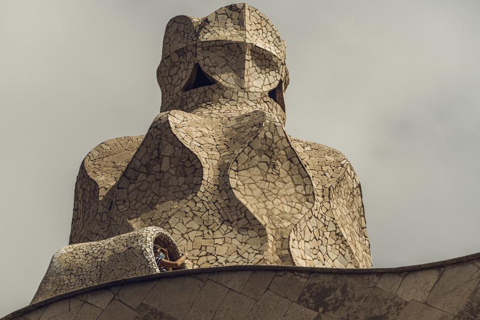 „Este un sit de patrimoniu mondial, dar e casa mea”: Ultima chiriașă rămasă în Casa Milà descrie viața în capodopera lui Gaudí 1065871