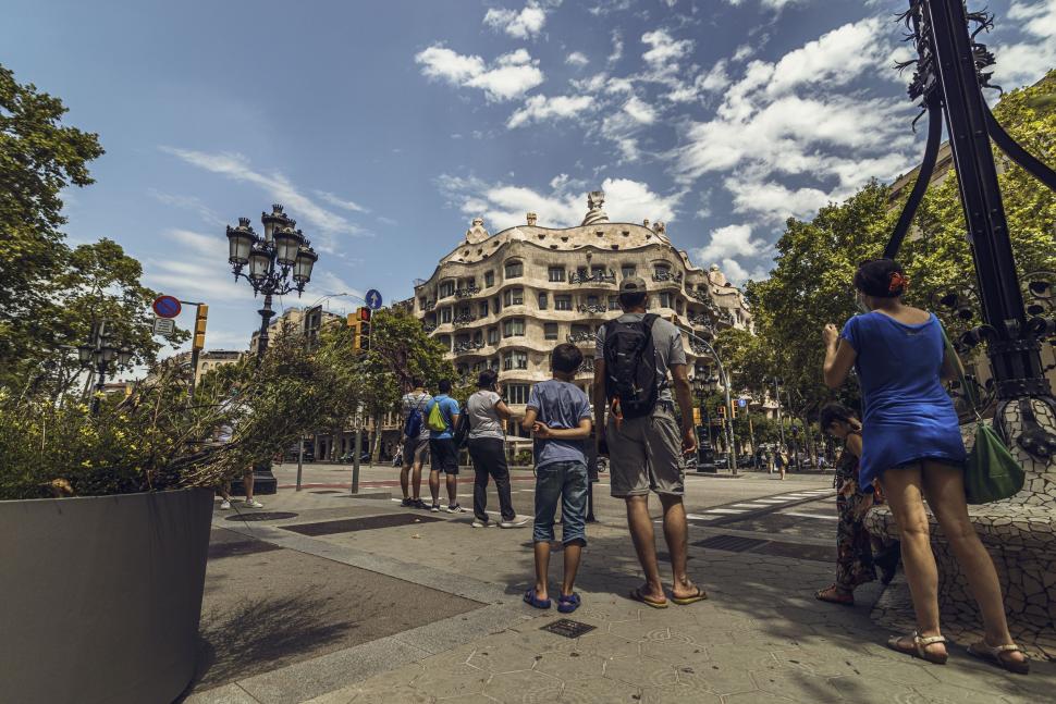„Este un sit de patrimoniu mondial, dar e casa mea”: Ultima chiriașă rămasă în Casa Milà descrie viața în capodopera lui Gaudí 1065872