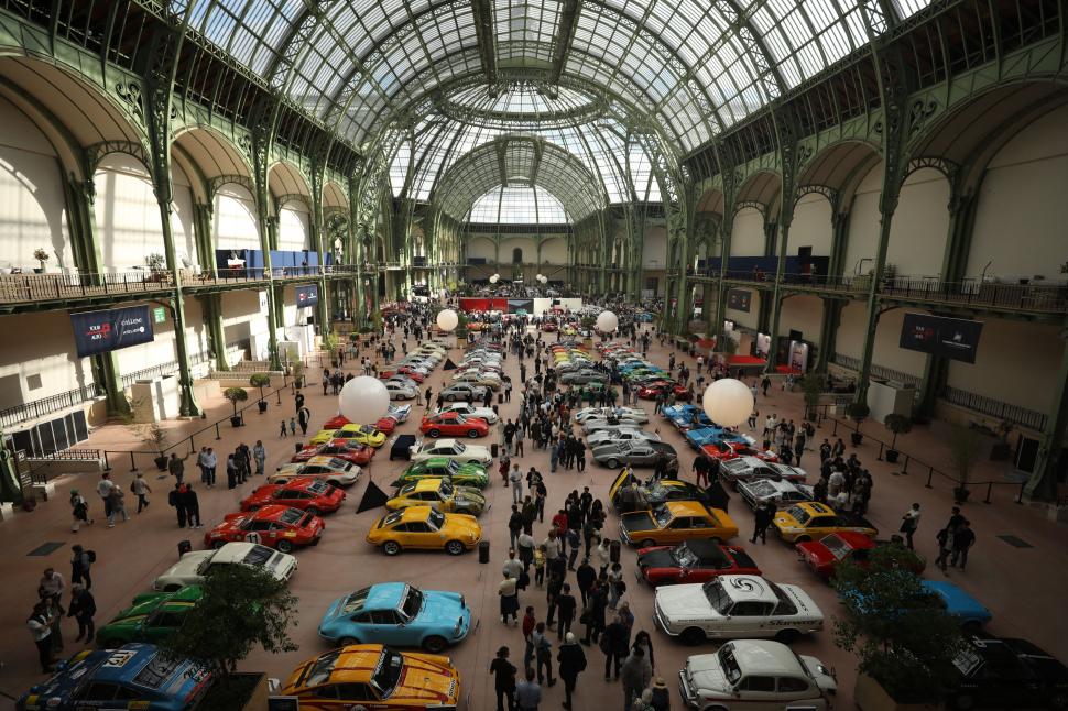 Peste 230 de mașini de epocă expuse sub cupola de sticlă a Marelui Palat din Paris: Imagini cu automobilele retro de la Tour Auto 2026  1065760