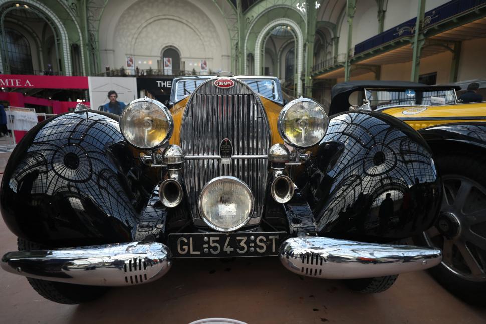 Peste 230 de mașini de epocă expuse sub cupola de sticlă a Marelui Palat din Paris: Imagini cu automobilele retro de la Tour Auto 2026  1065762