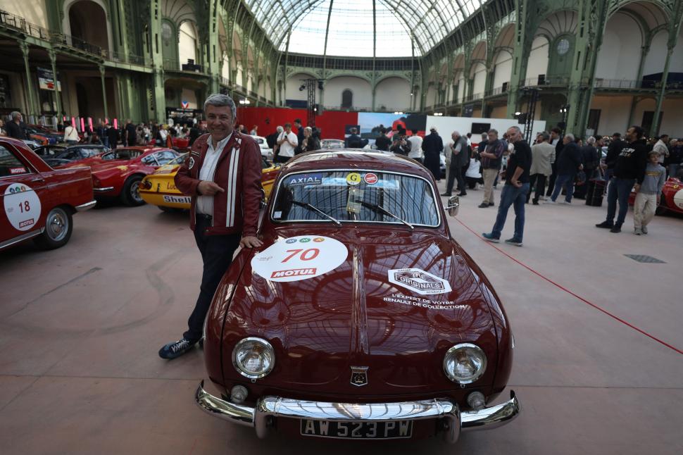 Peste 230 de mașini de epocă expuse sub cupola de sticlă a Marelui Palat din Paris: Imagini cu automobilele retro de la Tour Auto 2026  1065764
