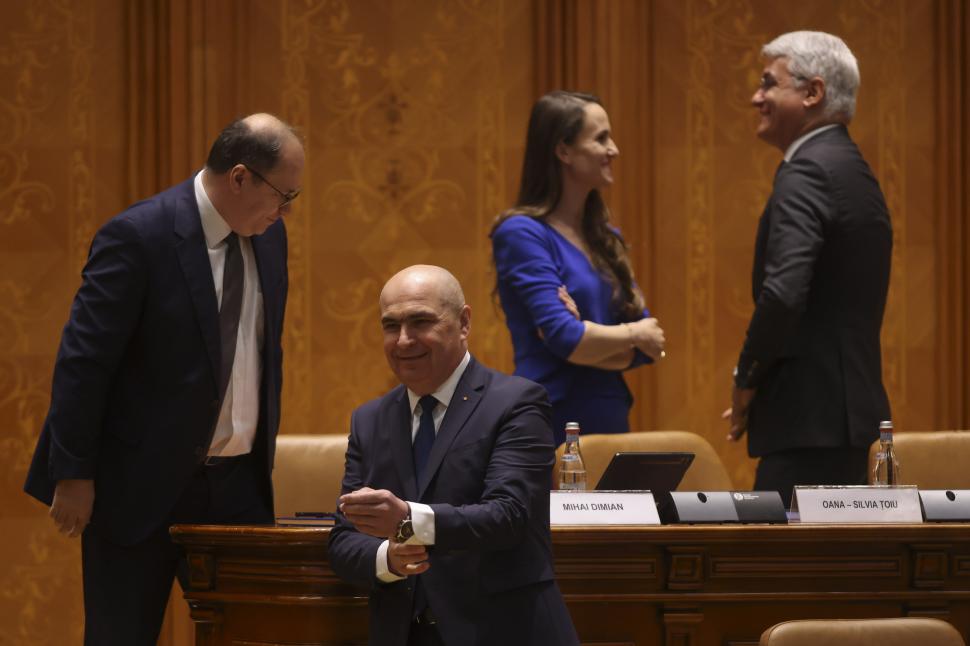 Imagini de culise din Parlament, de la votarea moțiunii contra Guvernului Bolojan. Ce nu s-a văzut la televizor 1066174