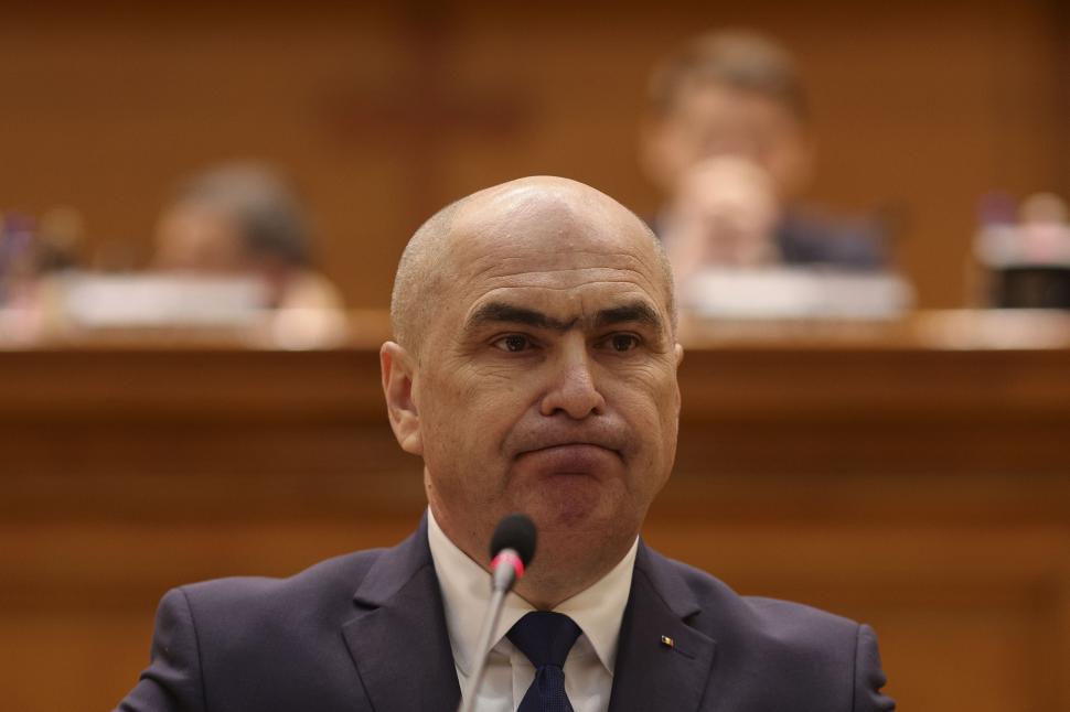 Imagini de culise din Parlament, de la votarea moțiunii contra Guvernului Bolojan. Ce nu s-a văzut la televizor 1066178