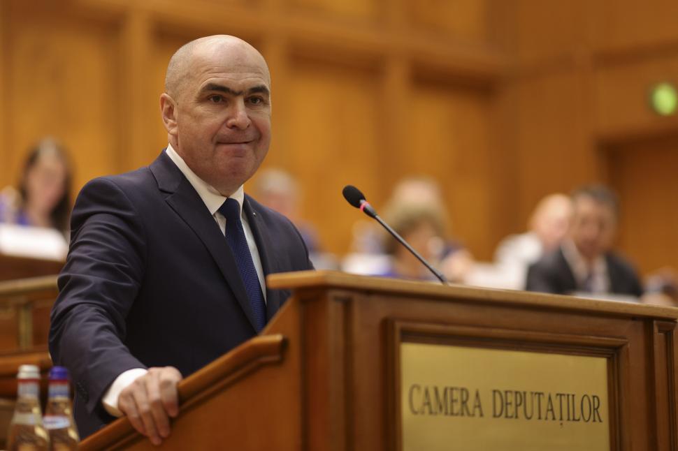 Imagini de culise din Parlament, de la votarea moțiunii contra Guvernului Bolojan. Ce nu s-a văzut la televizor 1066181