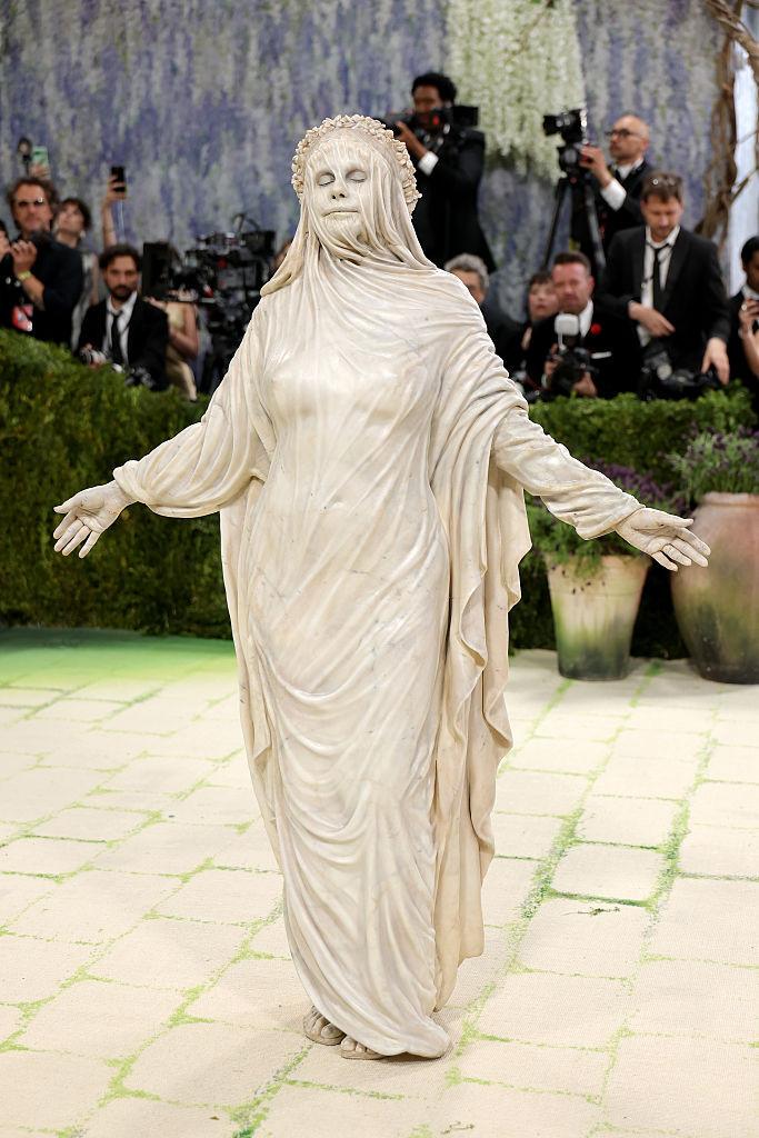 Met Gala 2026. Cele mai extravagante și controversate ținute. Madonna, Heidi Klum, Bad Bunny și Katy Perry au fost de nerecunoscut 1065983