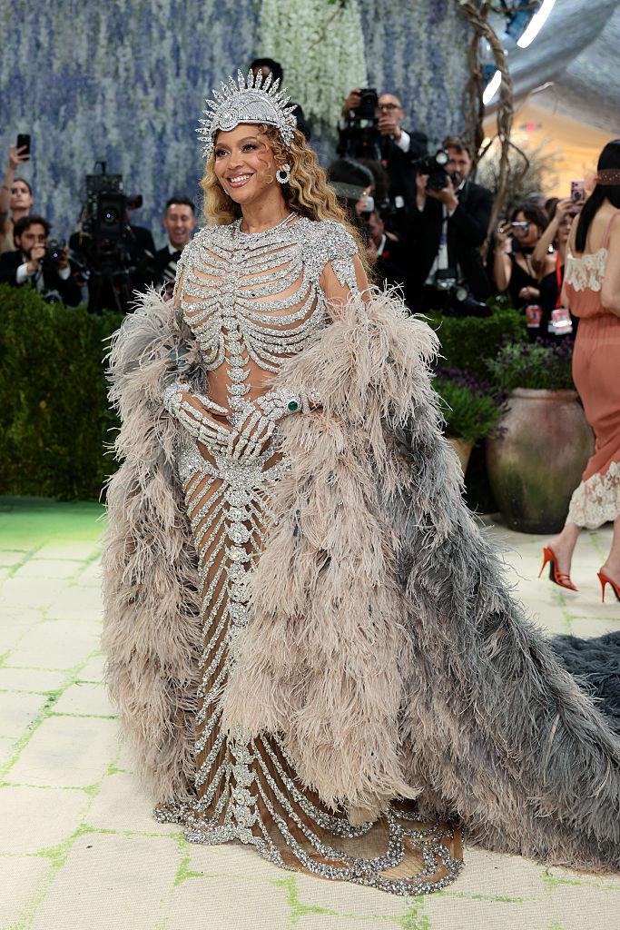 Met Gala 2026. Cele mai extravagante și controversate ținute. Madonna, Heidi Klum, Bad Bunny și Katy Perry au fost de nerecunoscut 1065986