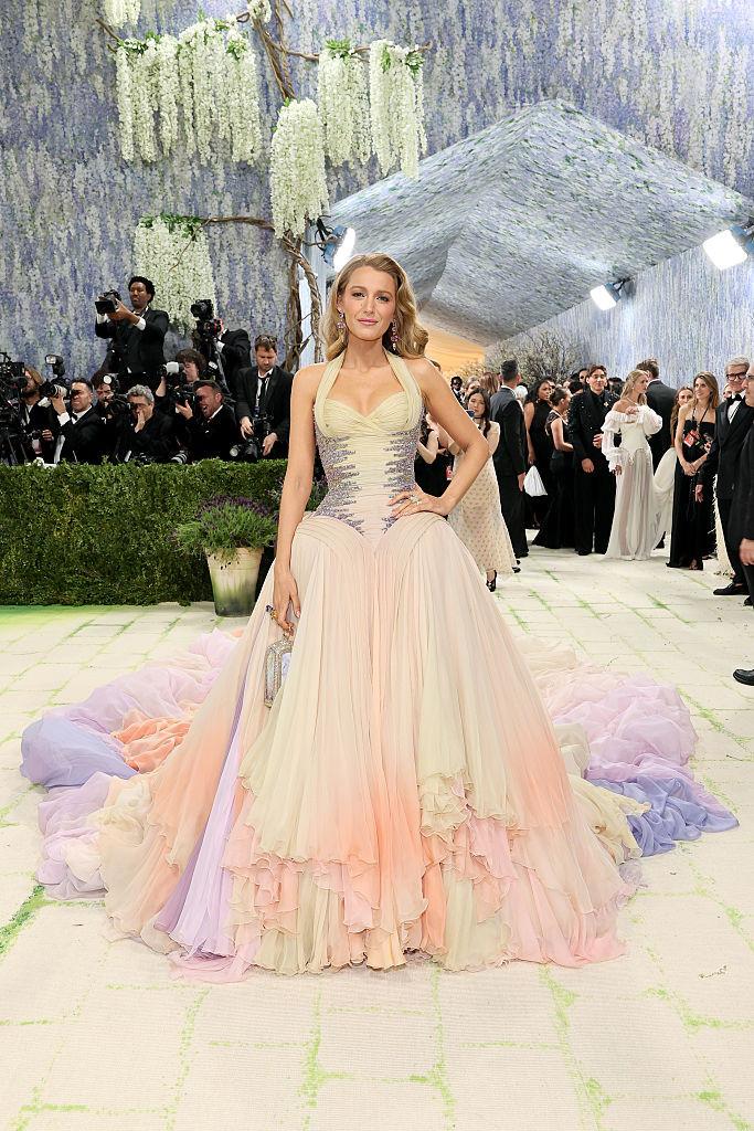 „Procesul anului” nu va mai avea loc: Blake Lively și Justin Baldoni au încheiat o înțelegere. După anunț, blonda a apărut la Met Gala 1066213