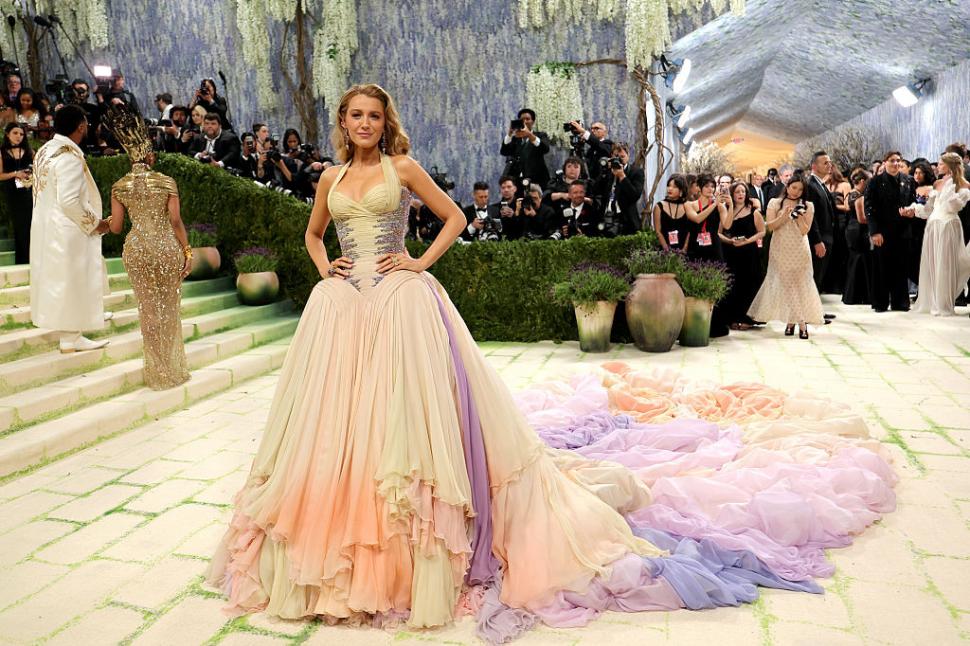 „Procesul anului” nu va mai avea loc: Blake Lively și Justin Baldoni au încheiat o înțelegere. După anunț, blonda a apărut la Met Gala 1066214