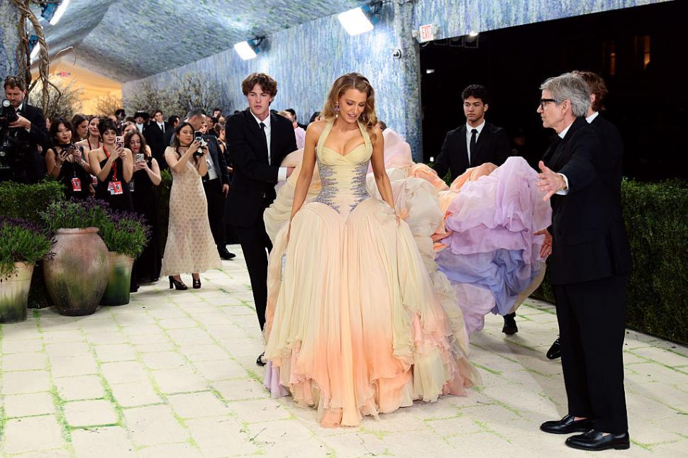„Procesul anului” nu va mai avea loc: Blake Lively și Justin Baldoni au încheiat o înțelegere. După anunț, blonda a apărut la Met Gala 1066217
