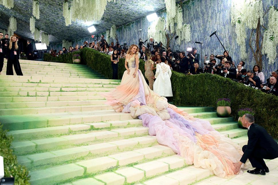 „Procesul anului” nu va mai avea loc: Blake Lively și Justin Baldoni au încheiat o înțelegere. După anunț, blonda a apărut la Met Gala 1066218