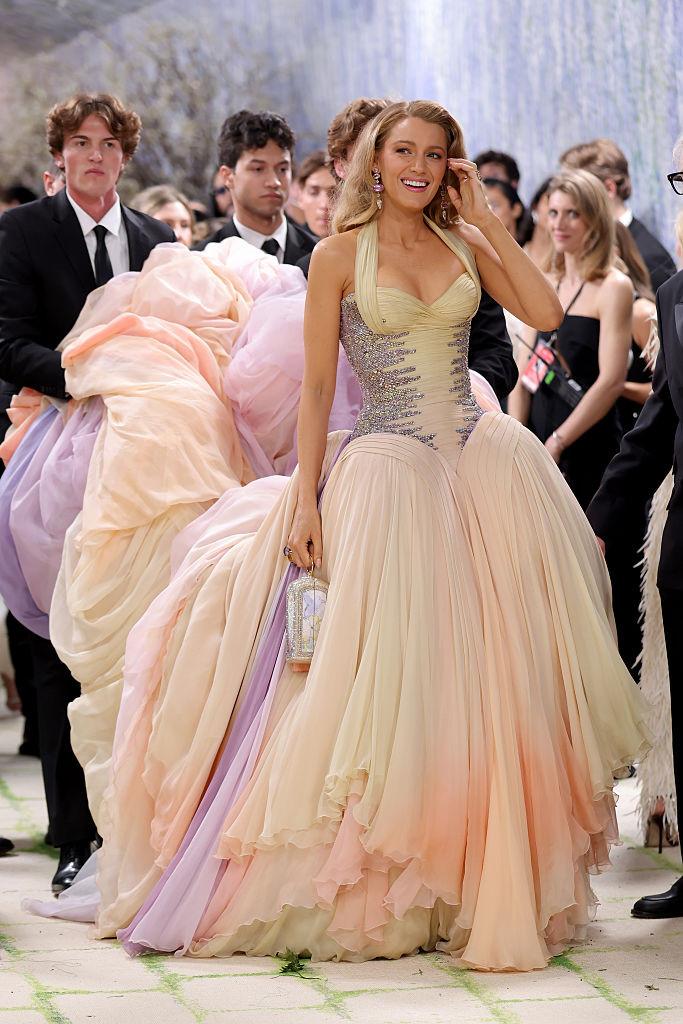 „Procesul anului” nu va mai avea loc: Blake Lively și Justin Baldoni au încheiat o înțelegere. După anunț, blonda a apărut la Met Gala 1066220