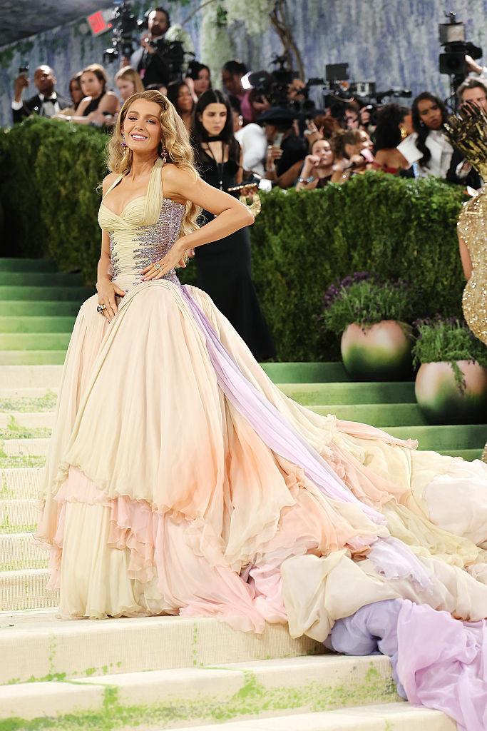 „Procesul anului” nu va mai avea loc: Blake Lively și Justin Baldoni au încheiat o înțelegere. După anunț, blonda a apărut la Met Gala 1066221