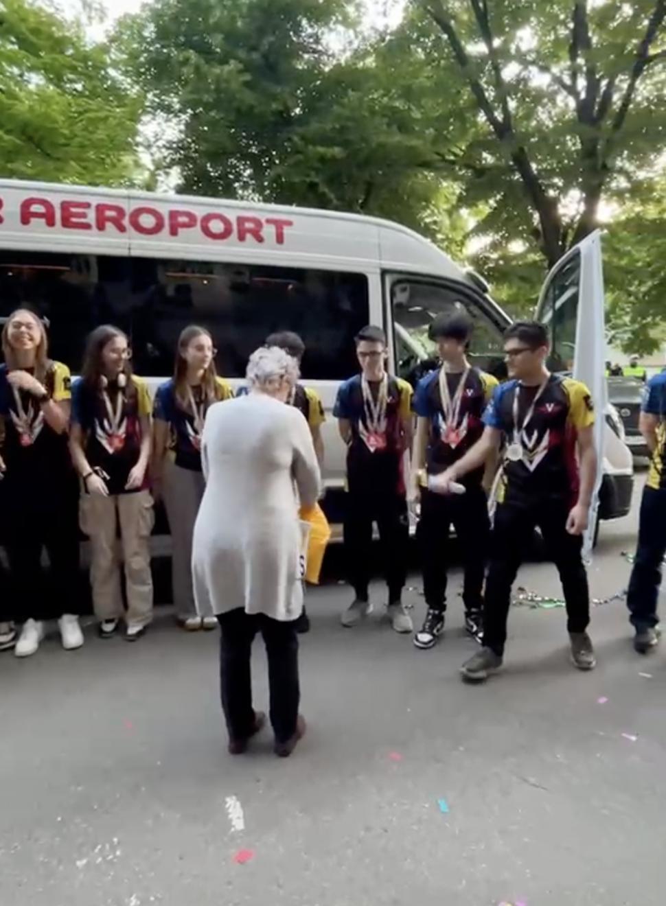 Elevii români s-au întors din SUA campioni mondiali la robotică: În drum spre liceu, polițiștii i-au oprit în trafic să-i „amendeze” 1066501