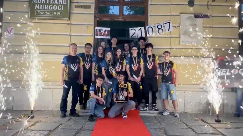 Elevii români s-au întors din SUA campioni mondiali la robotică: În drum spre liceu, polițiștii i-au oprit în trafic să-i „amendeze” 1066503