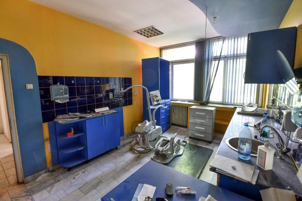 Imagini cu cele şapte cabinete medicale, în stare dezastruoasă, pe care le vinde Primăria Bucureşti. Ce preţuri au şi unde sunt 1066346
