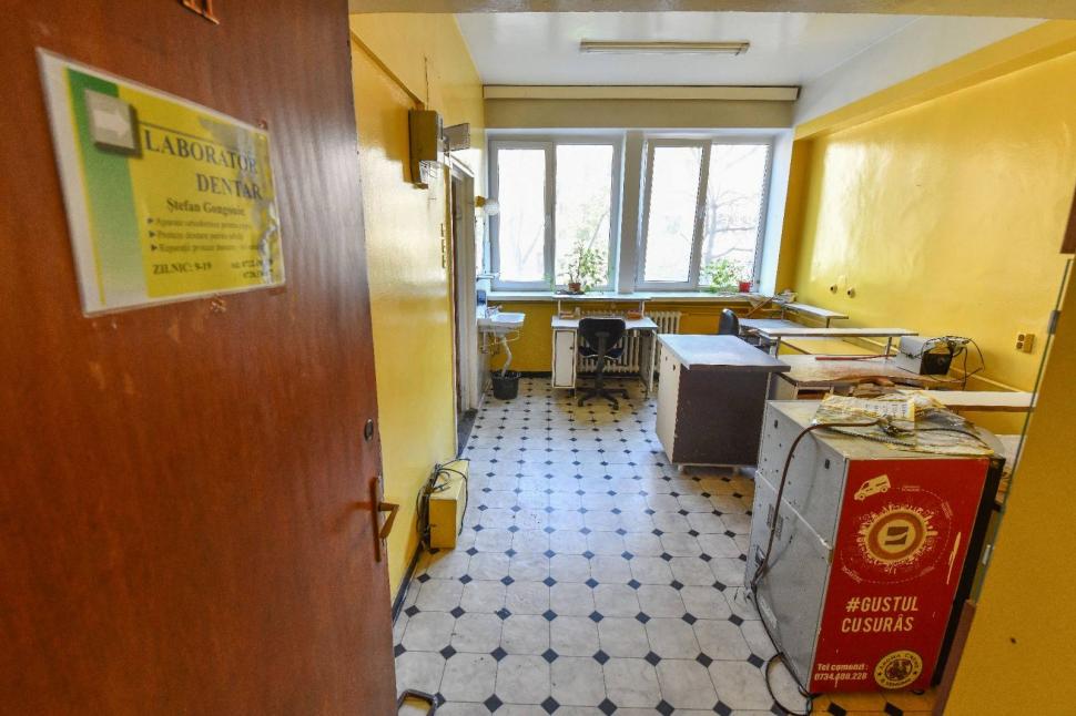 Imagini cu cele şapte cabinete medicale, în stare dezastruoasă, pe care le vinde Primăria Bucureşti. Ce preţuri au şi unde sunt 1066347
