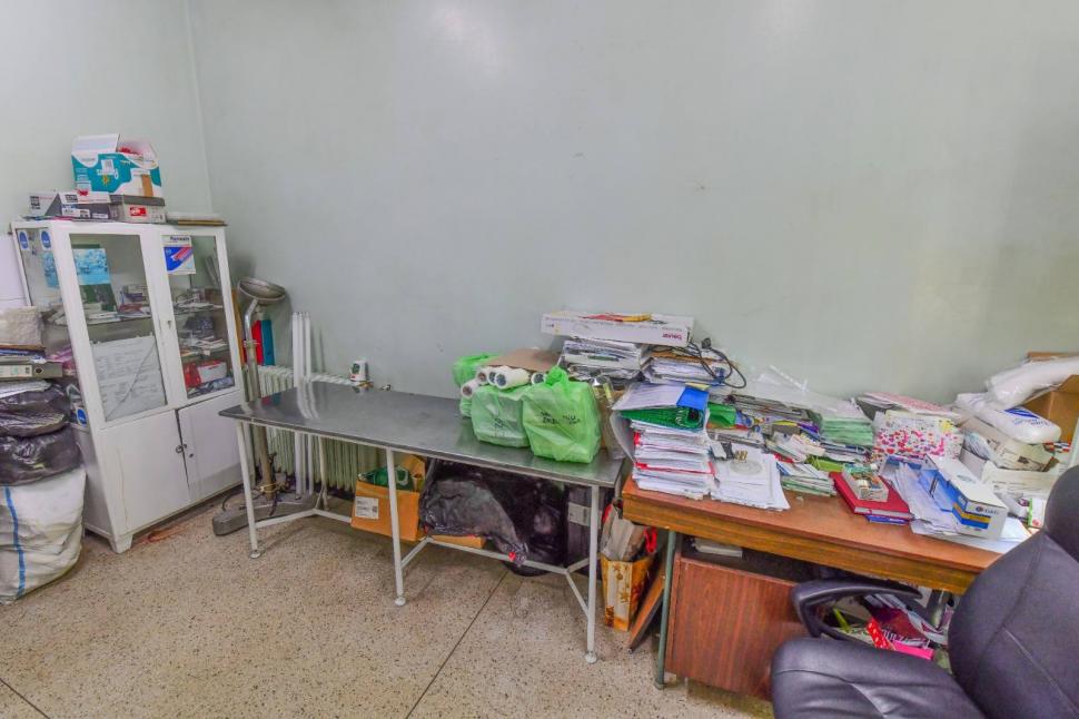 Imagini cu cele şapte cabinete medicale, în stare dezastruoasă, pe care le vinde Primăria Bucureşti. Ce preţuri au şi unde sunt 1066349