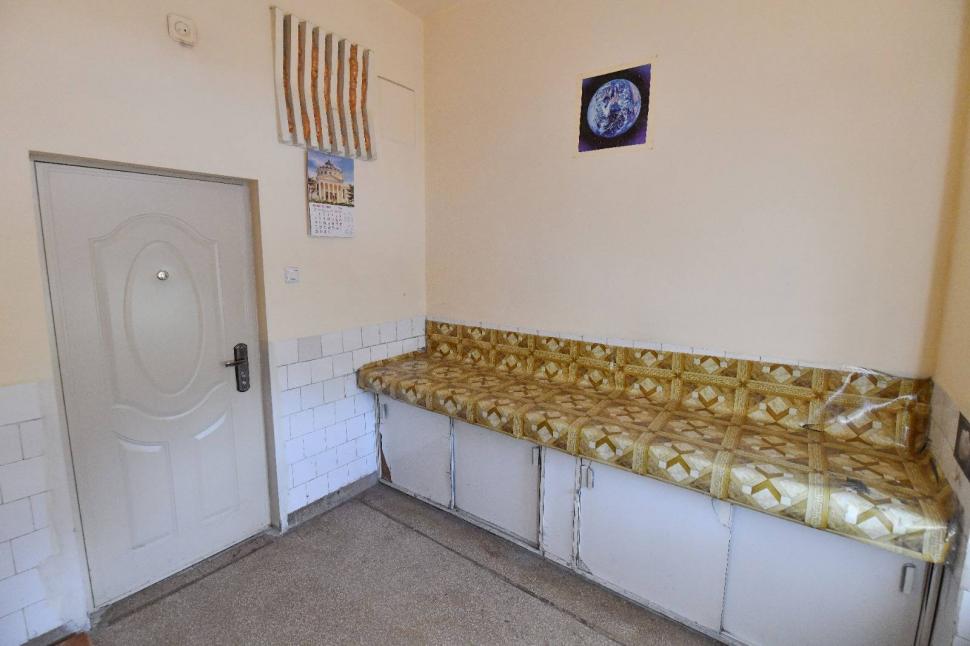 Imagini cu cele şapte cabinete medicale, în stare dezastruoasă, pe care le vinde Primăria Bucureşti. Ce preţuri au şi unde sunt 1066350