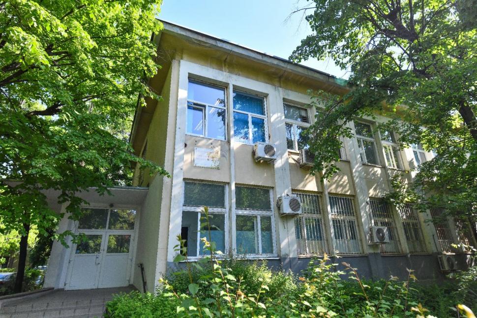 Imagini cu cele şapte cabinete medicale, în stare dezastruoasă, pe care le vinde Primăria Bucureşti. Ce preţuri au şi unde sunt 1066351