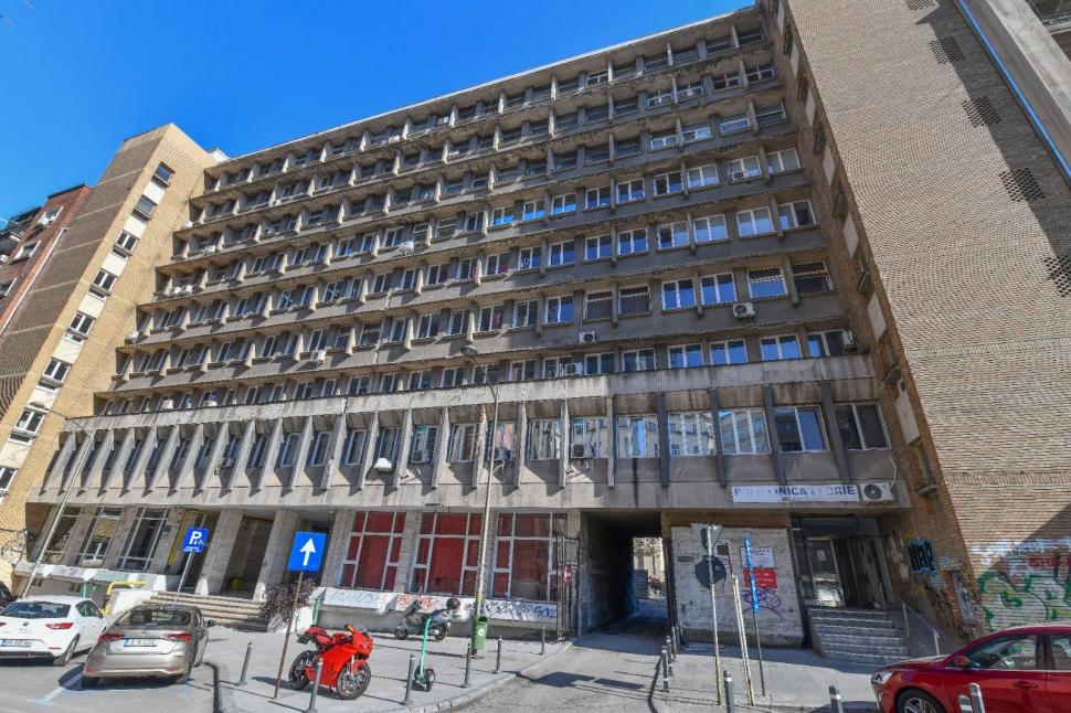 Imagini cu cele şapte cabinete medicale, în stare dezastruoasă, pe care le vinde Primăria Bucureşti. Ce preţuri au şi unde sunt 1066352