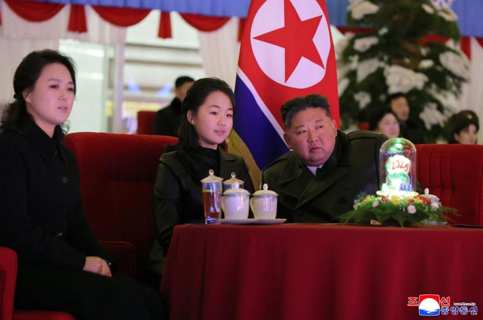 Pentru nord-coreeni, fiica minoră a lui Kim Jong Un este un „fashion icon”. Însă ținutele ei spun mult mai multe lucruri 1066383