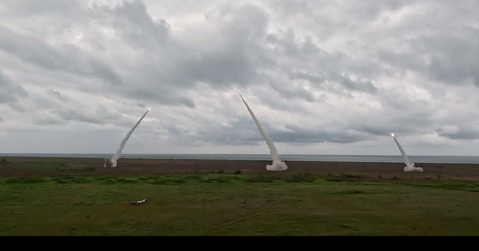 Rachete cu lansare multiplă şi un sistem HIMARS românesc au executat trageri reale la Capu Midia. Imagini de la exerciţiul NATO 1066479
