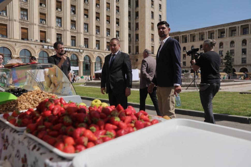 Cel mai mare târg al producătorilor autohtoni s-a deschis la Casa Presei Libere. Poate fi vizitat până duminică 1067201