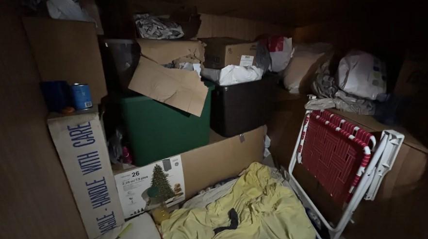 Doi soți au fost șocați să descopere că un bărbat locuia în subsolul casei lor. „Mai dispărea un măr, câte o gogoașă”  1067039