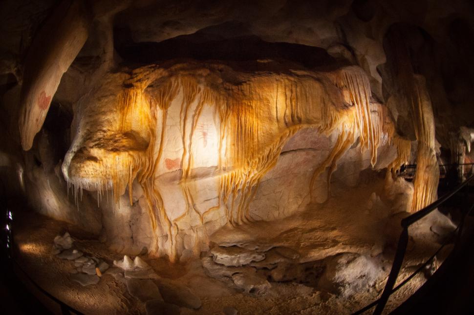 Oamenii de știință au deschis o peșteră sigilată timp de 20.000 de ani și au descoperit opere de artă perfect conservate 1066718