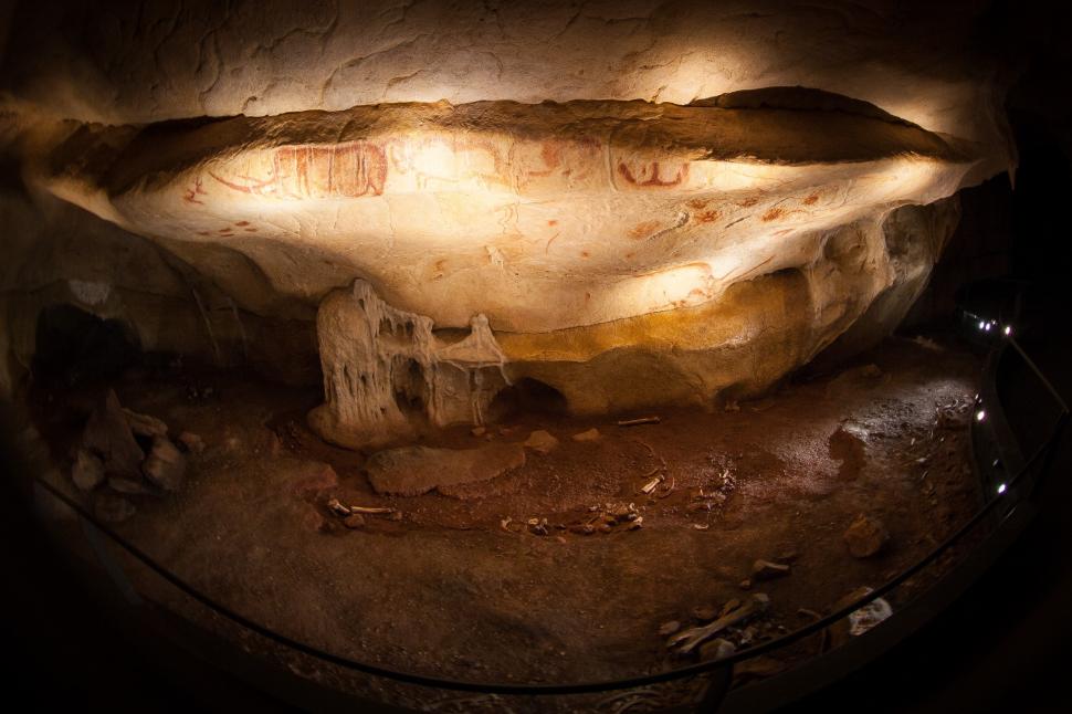 Oamenii de știință au deschis o peșteră sigilată timp de 20.000 de ani și au descoperit opere de artă perfect conservate 1066720