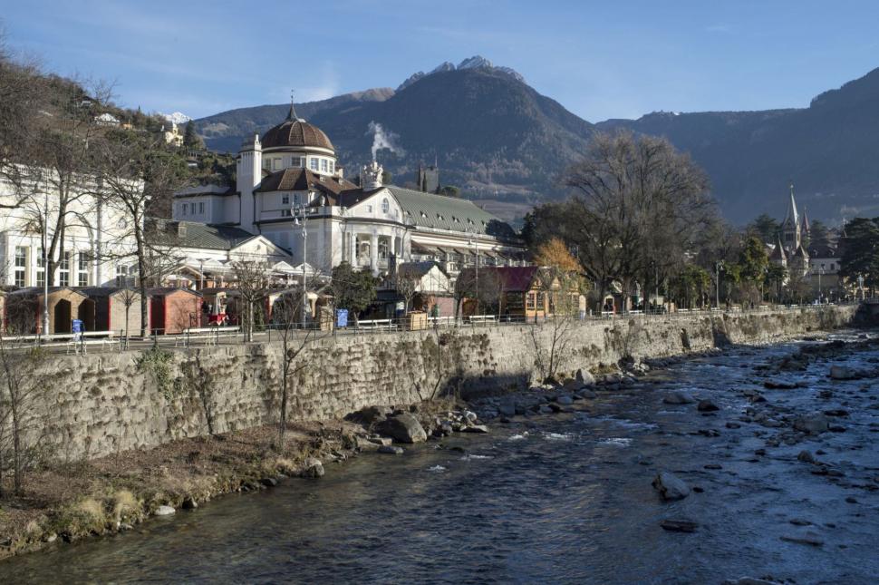 Regiunea superbă din Italia care oferă până la 100.000 de euro celor care vor să se mute în locul unde s-a filmat James Bond 1065528