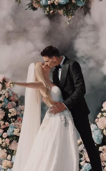 Primele imagini cu Andreea Bălan în rochie de mireasă. Artista și Victor Cornea s-au căsătorit religios 1067507