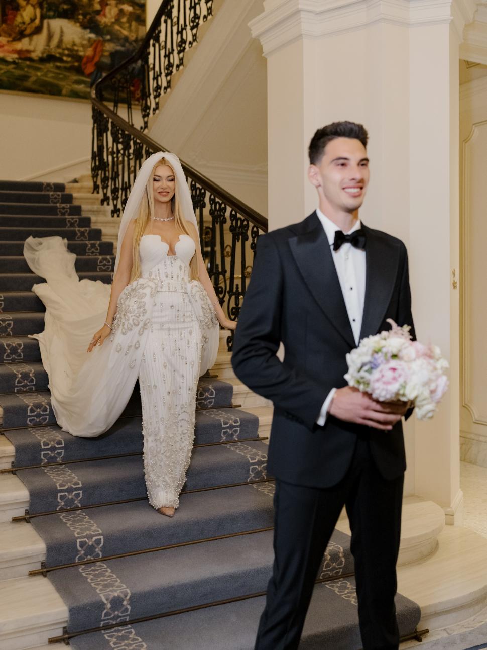 Primele imagini cu Andreea Bălan în rochie de mireasă. Artista și Victor Cornea s-au căsătorit religios 1067510