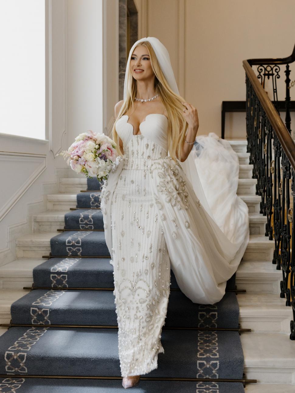 Primele imagini cu Andreea Bălan în rochie de mireasă. Artista și Victor Cornea s-au căsătorit religios 1067512