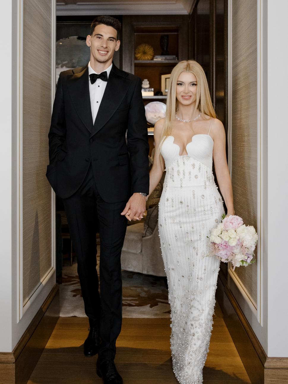 Primele imagini cu Andreea Bălan în rochie de mireasă. Artista și Victor Cornea s-au căsătorit religios 1067513