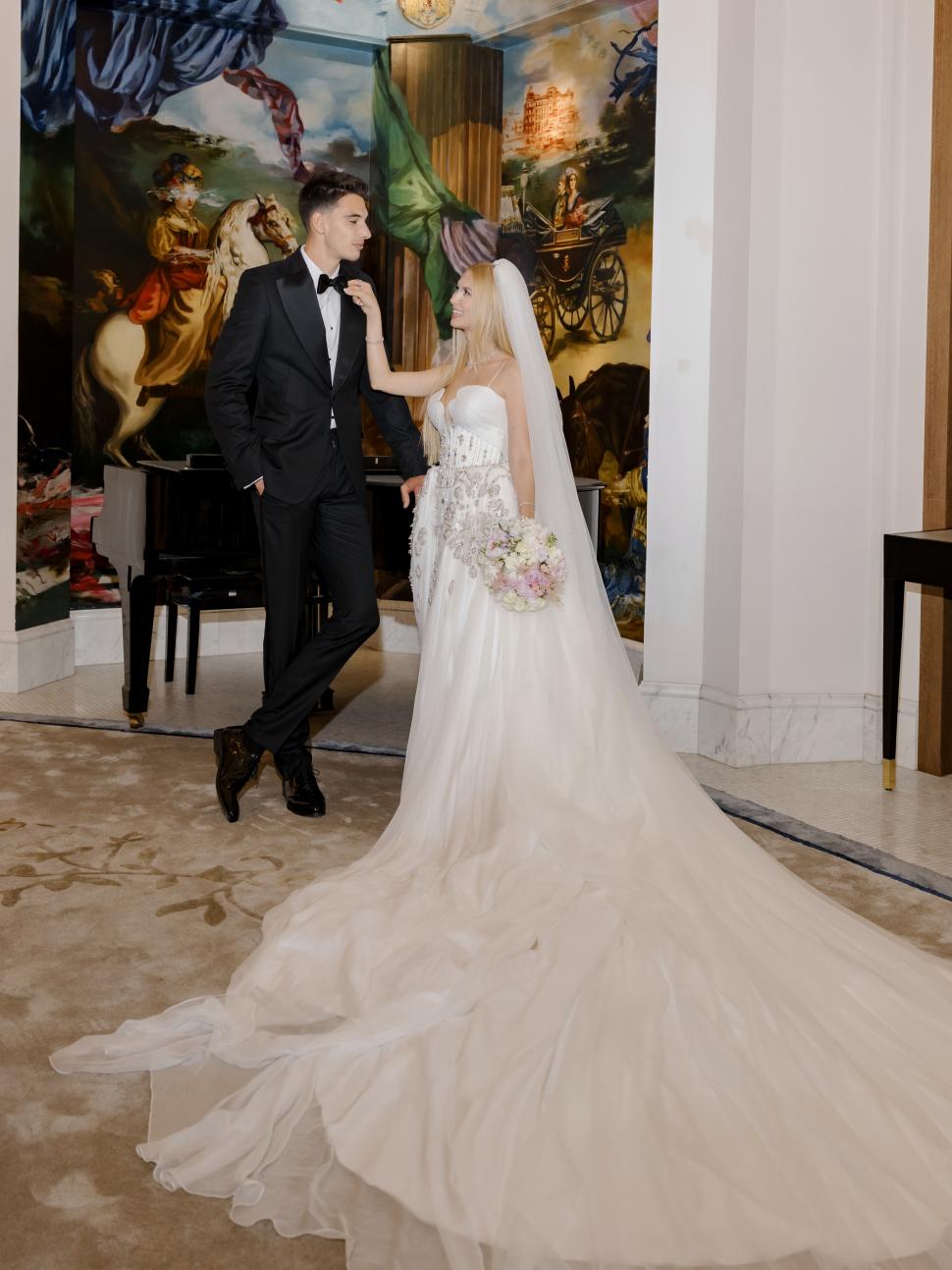 Primele imagini cu Andreea Bălan în rochie de mireasă. Artista și Victor Cornea s-au căsătorit religios 1067515