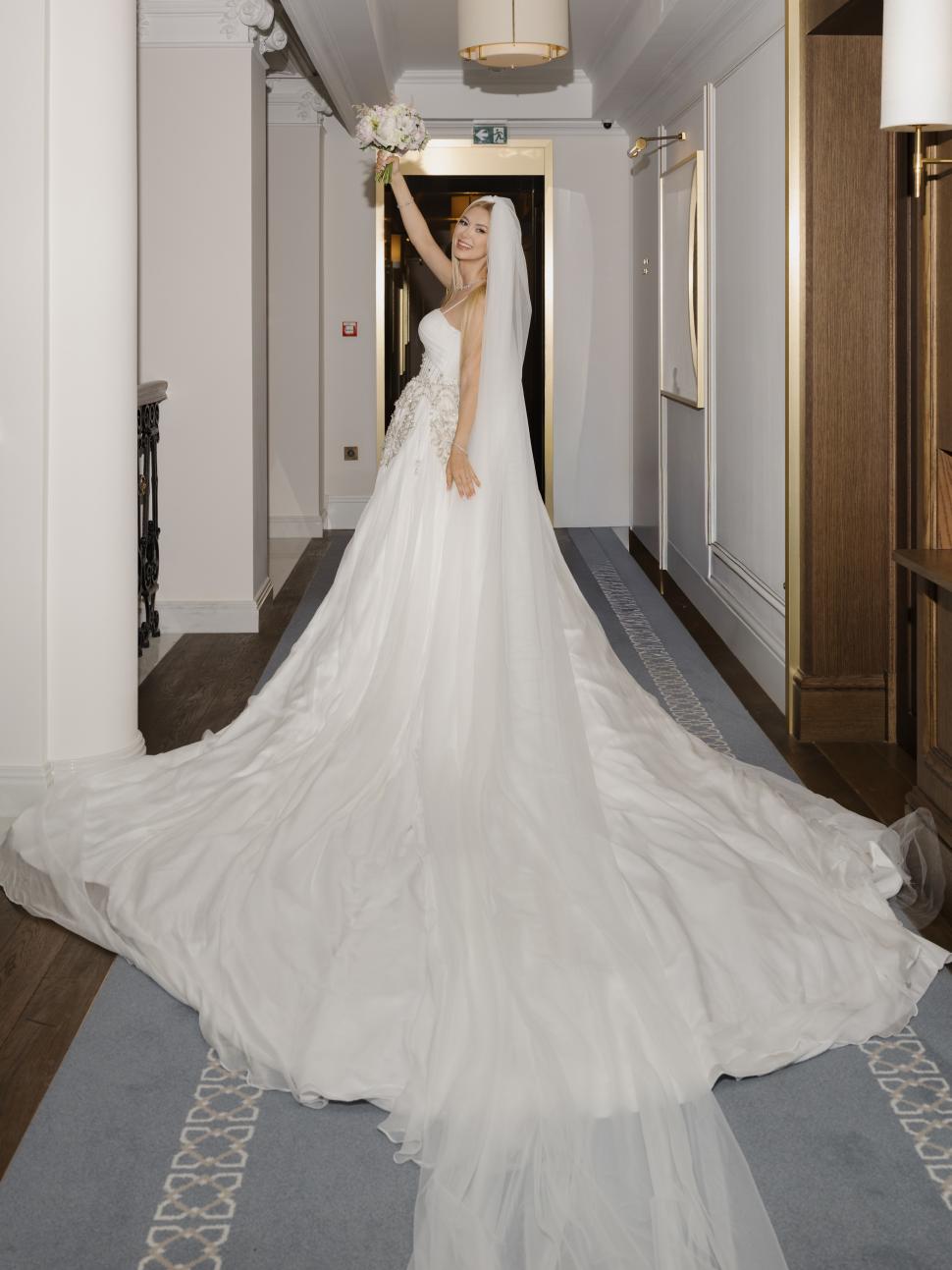 Primele imagini cu Andreea Bălan în rochie de mireasă. Artista și Victor Cornea s-au căsătorit religios 1067519