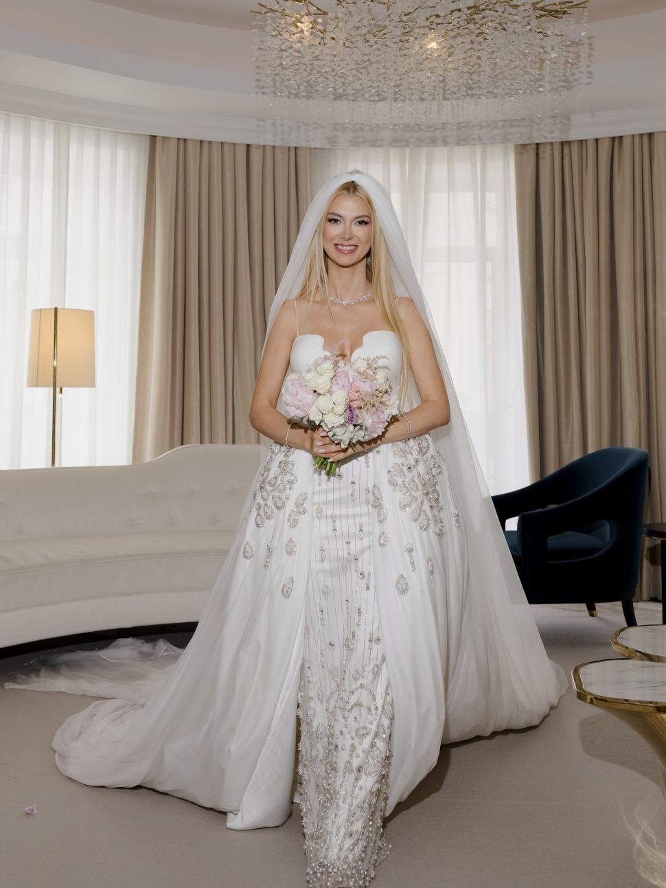 Primele imagini cu Andreea Bălan în rochie de mireasă. Artista și Victor Cornea s-au căsătorit religios 1067521