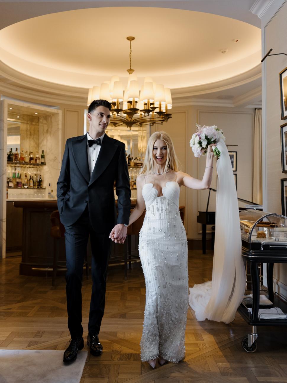 Primele imagini cu Andreea Bălan în rochie de mireasă. Artista și Victor Cornea s-au căsătorit religios 1067523