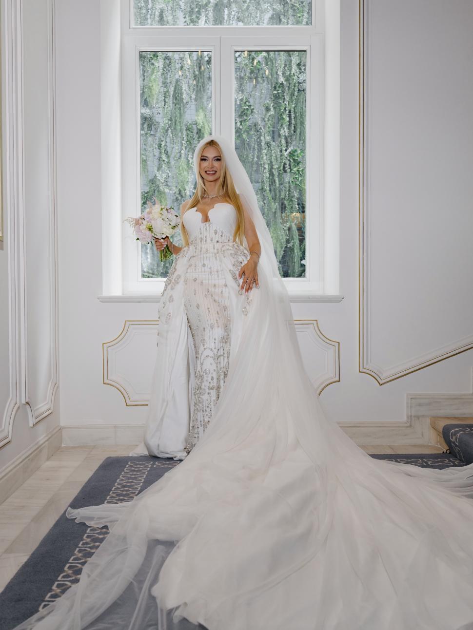Primele imagini cu Andreea Bălan în rochie de mireasă. Artista și Victor Cornea s-au căsătorit religios 1067528