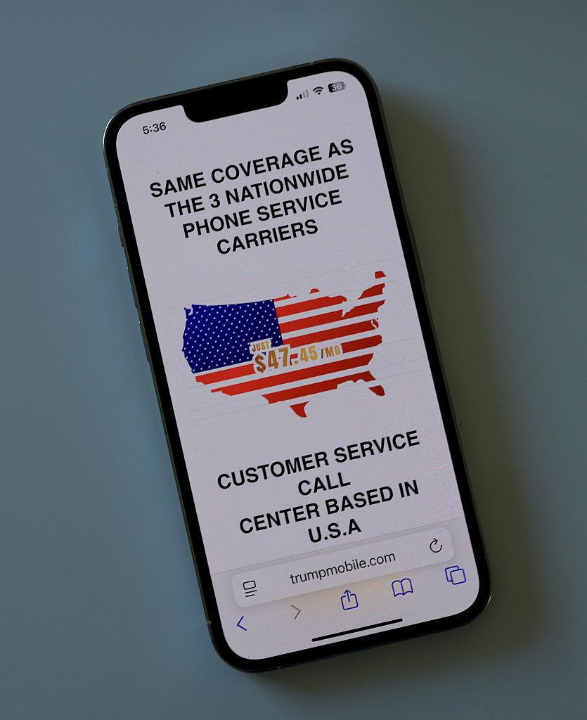 Americanii au plătit în avans 59 de milioane $ pentru telefonul auriu Trump T1: Un an mai târziu, niciun smartphone nu a fost livrat 1067889