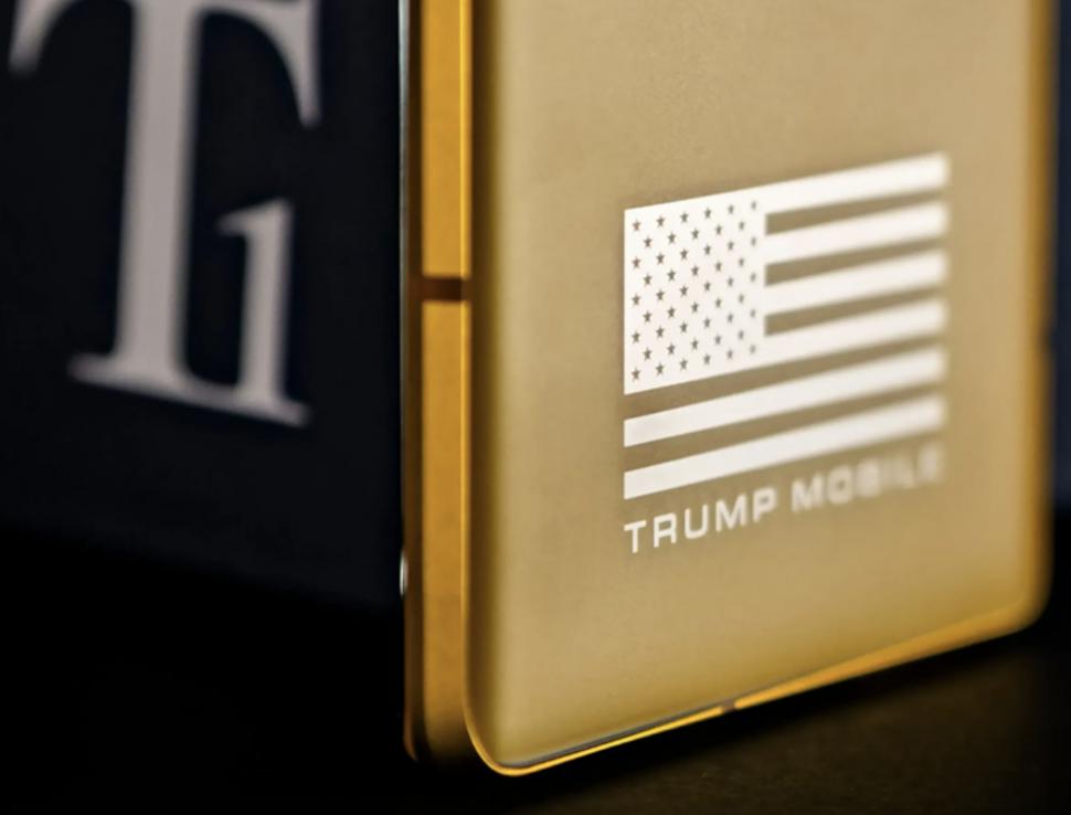 Americanii au plătit în avans 59 de milioane $ pentru telefonul auriu Trump T1: Un an mai târziu, niciun smartphone nu a fost livrat 1067891
