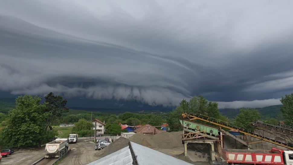 Atenționări meteo imediate. ANM a emis Cod portocaliu de furtuni cu grindină. Lista localităților afectate: Multe sunt pe litoral 1067931