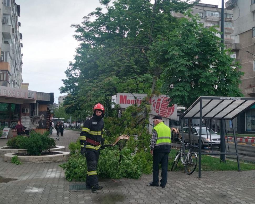 Atenționări meteo imediate. ANM a emis Cod portocaliu de furtuni cu grindină. Lista localităților afectate: Multe sunt pe litoral 1067938