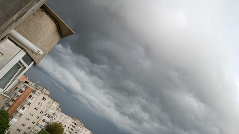 Atenționări meteo imediate. ANM a emis Cod portocaliu de furtuni cu grindină. Lista localităților afectate: Multe sunt pe litoral 1067965