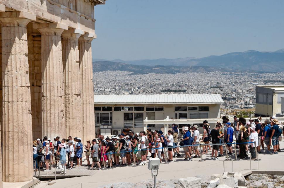 Grecia și-a prezentat planul pentru a reduce turismul excesiv. Insulele vor avea un statut special, locurile de cazare vor fi limitate 1067864
