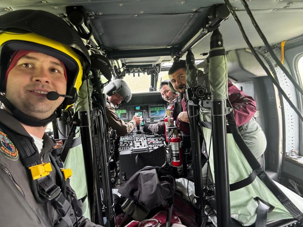 Cine l-a găsit pe Alexandru, copilul dispărut în Sibiu. A coborât din elicopter cu troliul și a stat cu el până au ajuns salvatorii 1068360