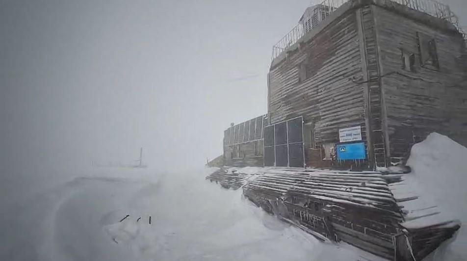Ninge în România, pe 13 mai. Zăpada a ajuns la 2 metri la staţia meteo de pe Vârful Omu 1068228
