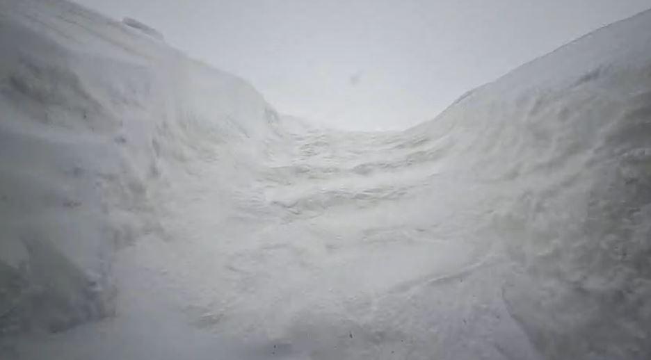 Ninge în România, pe 13 mai. Zăpada a ajuns la 2 metri la staţia meteo de pe Vârful Omu 1068229